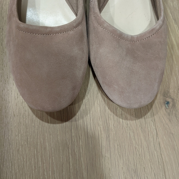 Tan Suede low heels - Picture 5 of 12